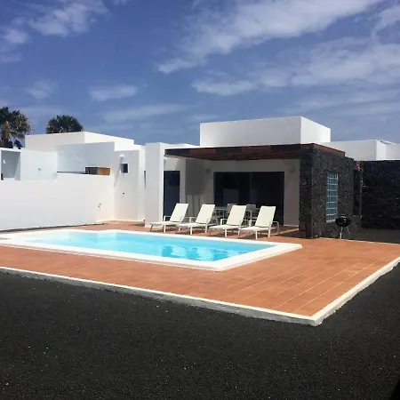 Vila Casa Montana Aroa - Beautiful 3 Bedroom Playa Blanca Heated Pool Wifi *