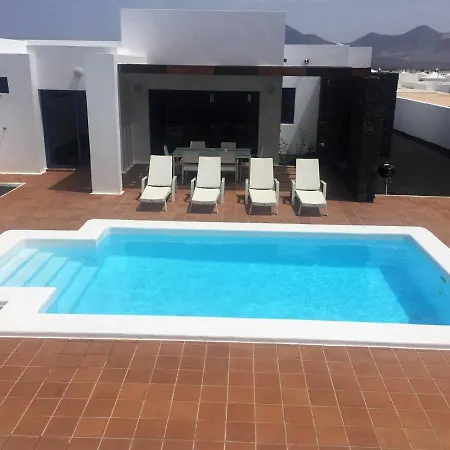 Vila Casa Montana Aroa - Beautiful 3 Bedroom Playa Blanca Heated Pool Wifi